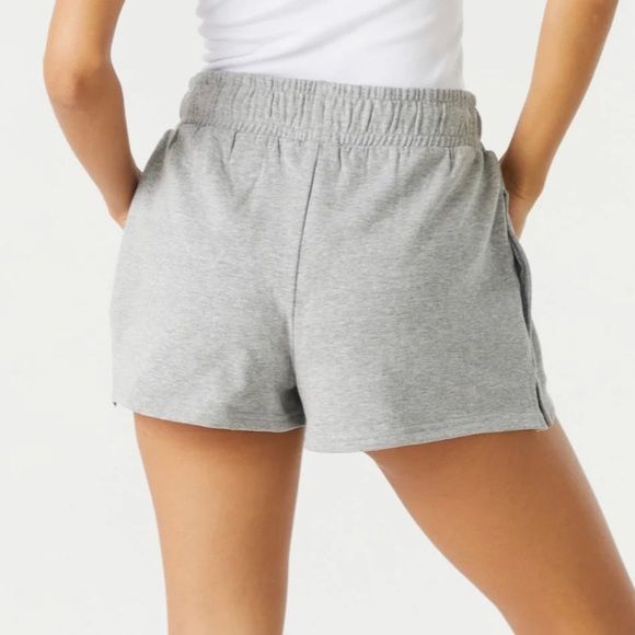 🛑SOLD🛑NWT High Rise Heather Grey Fleece Shorts Size XL - Picture 3 of 5